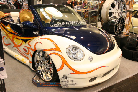 VW New Beetle med 22 fælge og garneret med alskens kræs samt en speciel lakering.